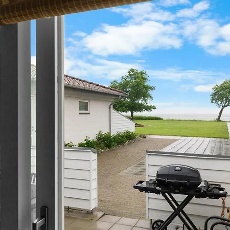 Apartment Kari - 50m From The Sea By Interhome