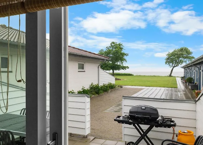 Apartament Kari - 50m From The Sea By Interhome